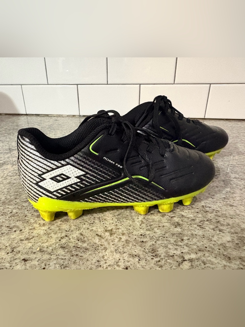 Lotto Kids' Black and Neon Yellow Roma 700 Soccer Cleats
